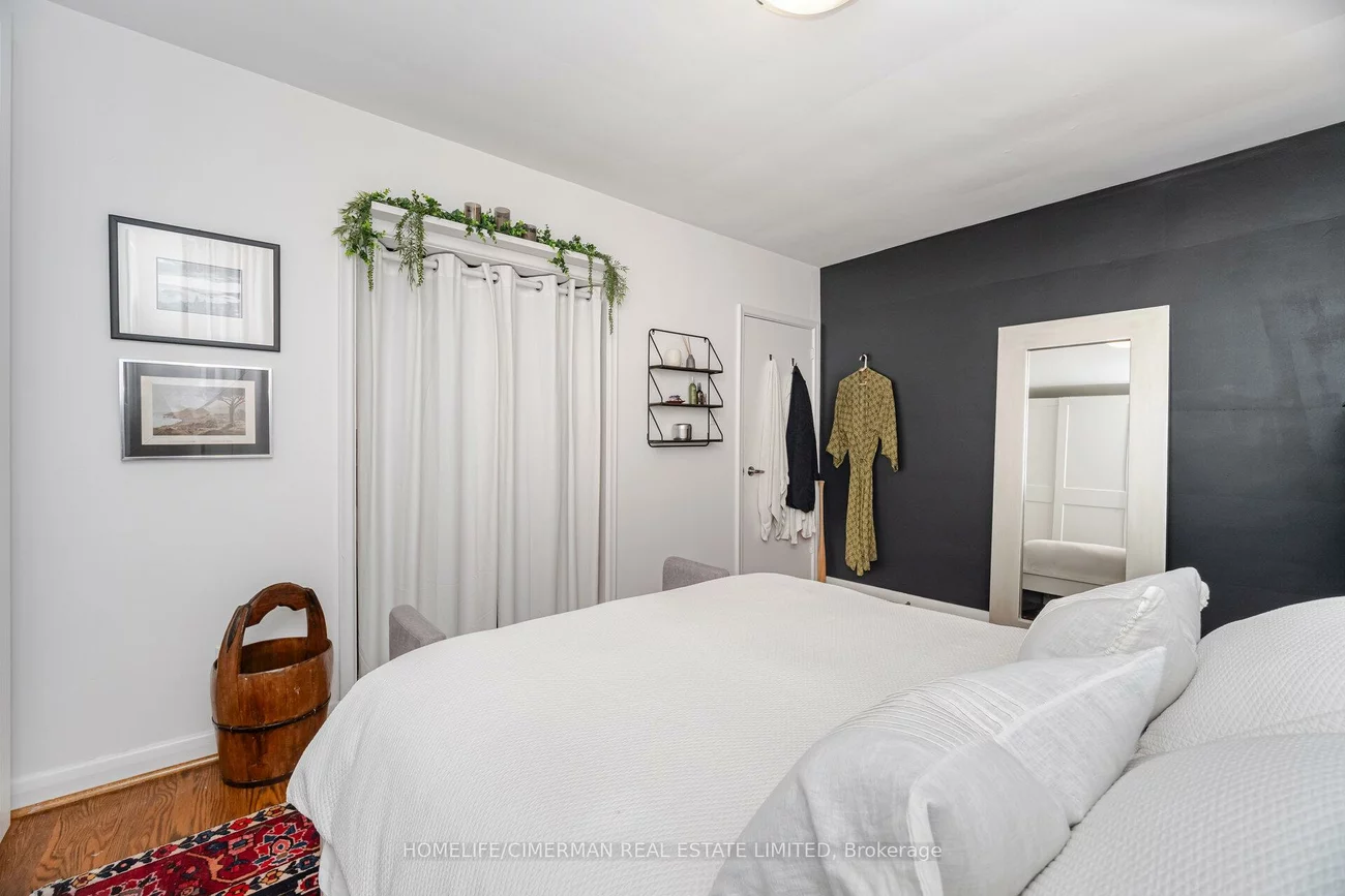 66, Mooreshead, Etobicoke West Mall, Toronto