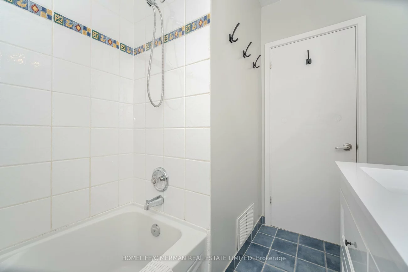 66, Mooreshead, Etobicoke West Mall, Toronto