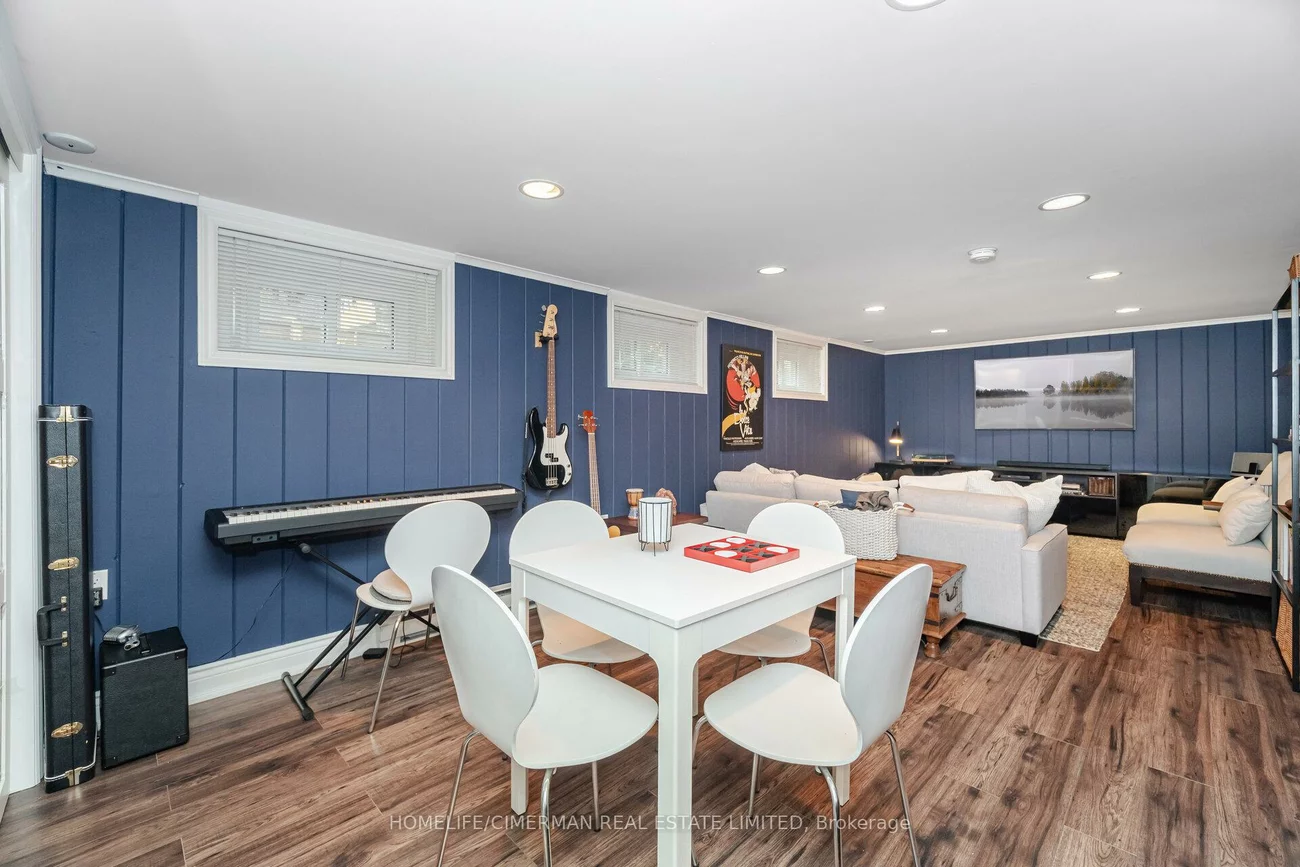 66, Mooreshead, Etobicoke West Mall, Toronto