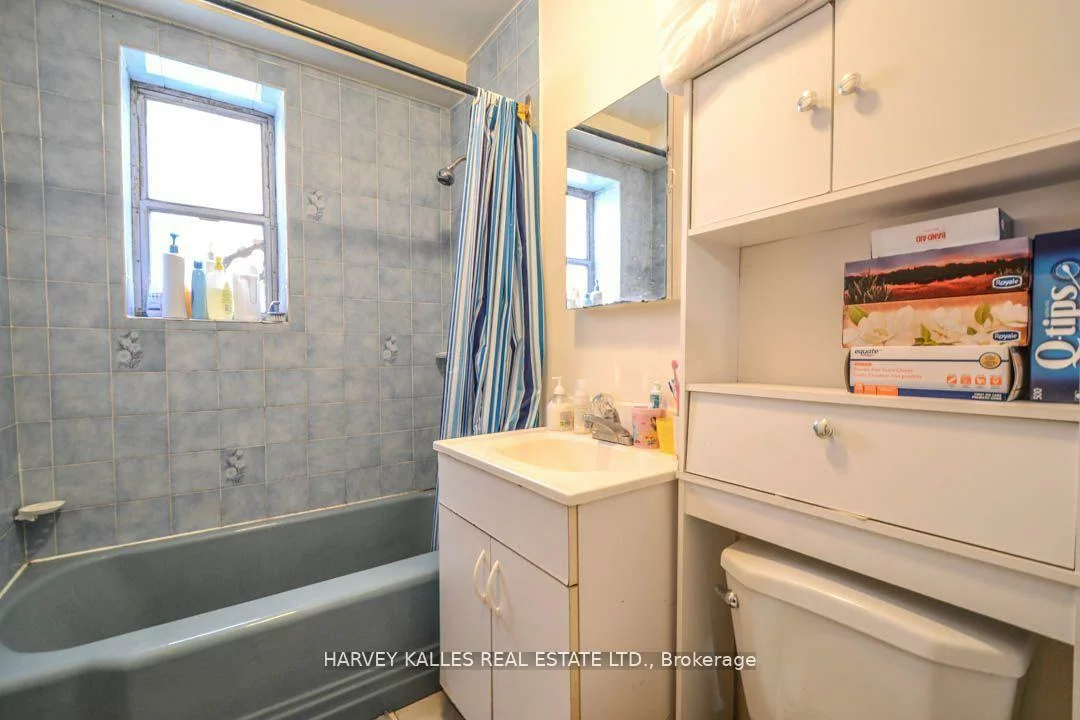 90, Trethewey, Beechborough-Greenbrook, Toronto