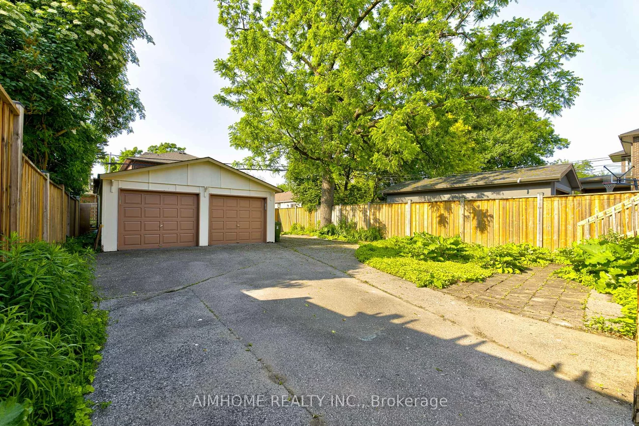 97, Edgecroft, Stonegate-Queensway, Toronto