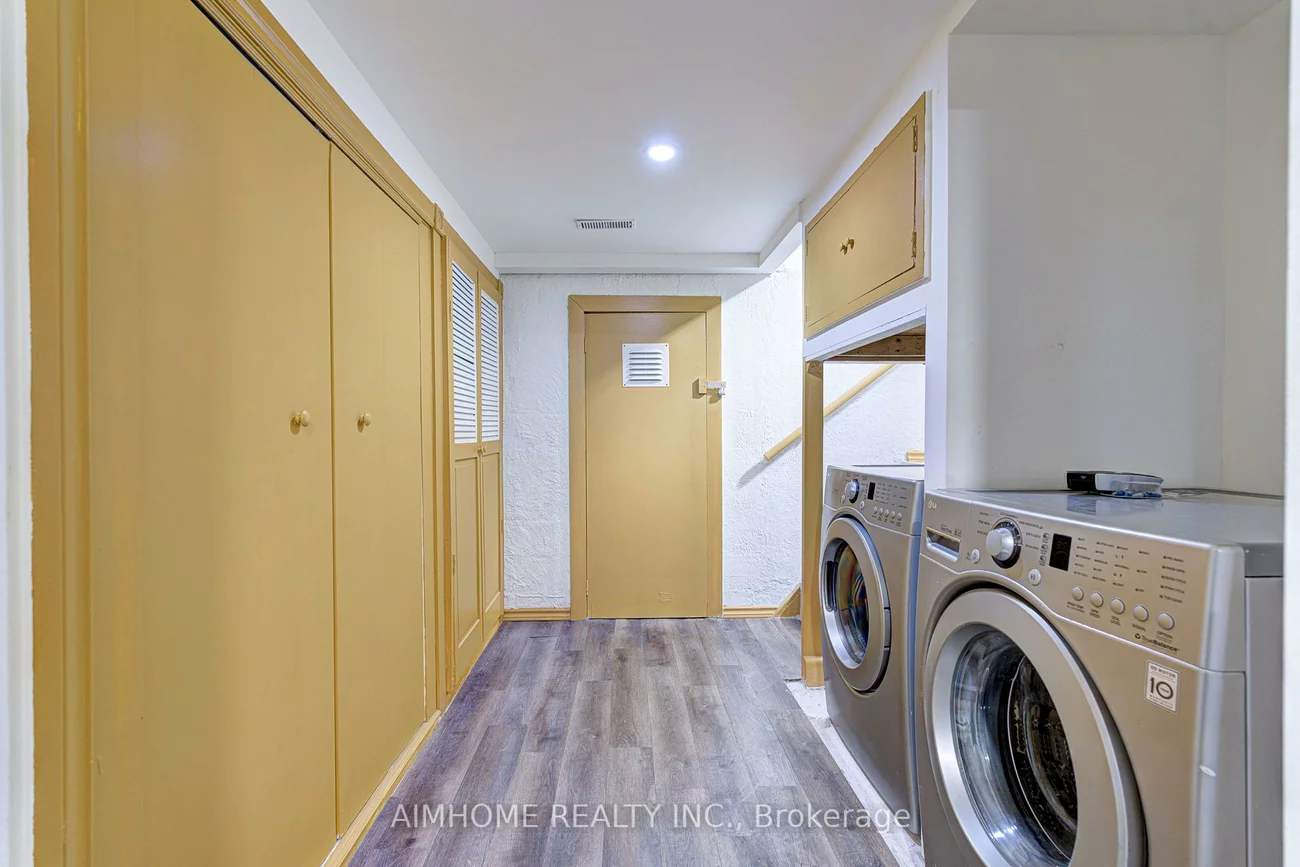 97, Edgecroft, Stonegate-Queensway, Toronto