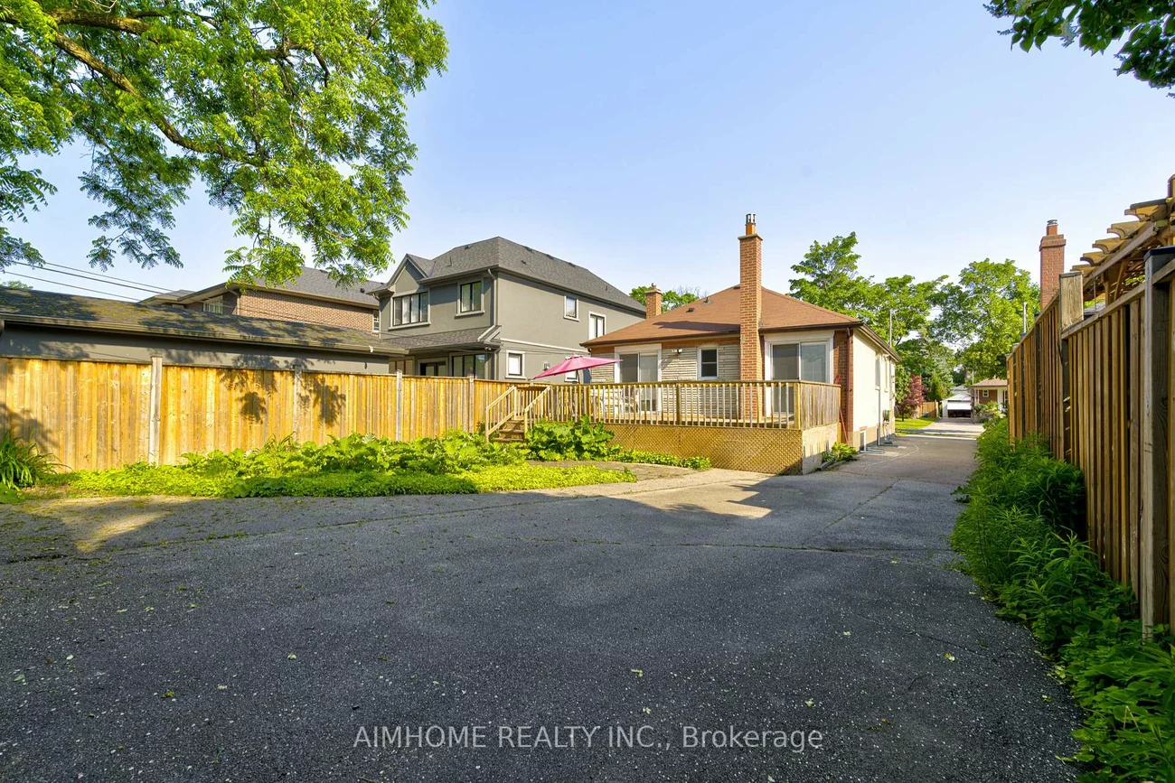 97, Edgecroft, Stonegate-Queensway, Toronto