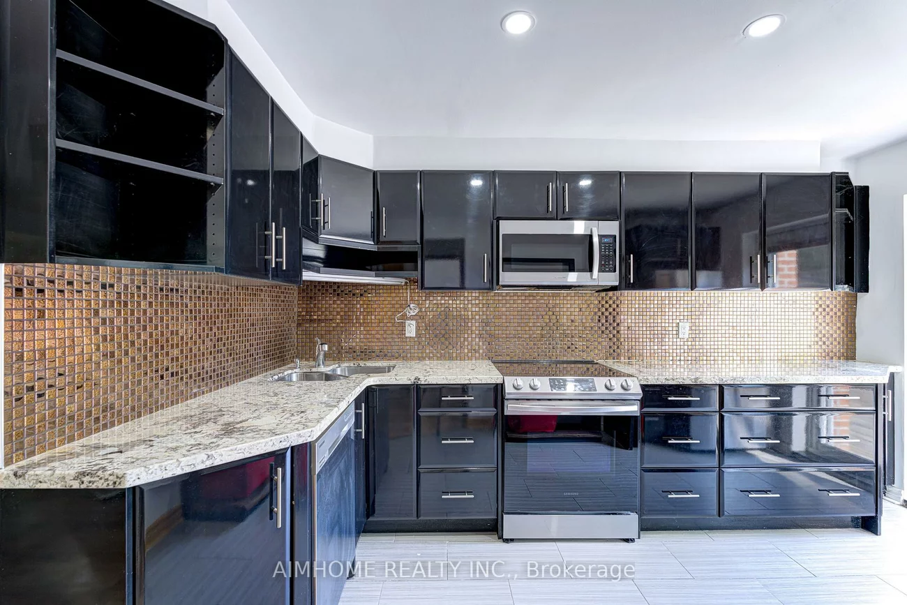 97, Edgecroft, Stonegate-Queensway, Toronto