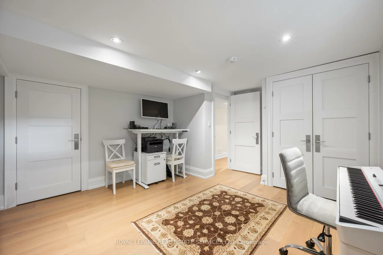 22, Fairmar, Stonegate-Queensway, Toronto