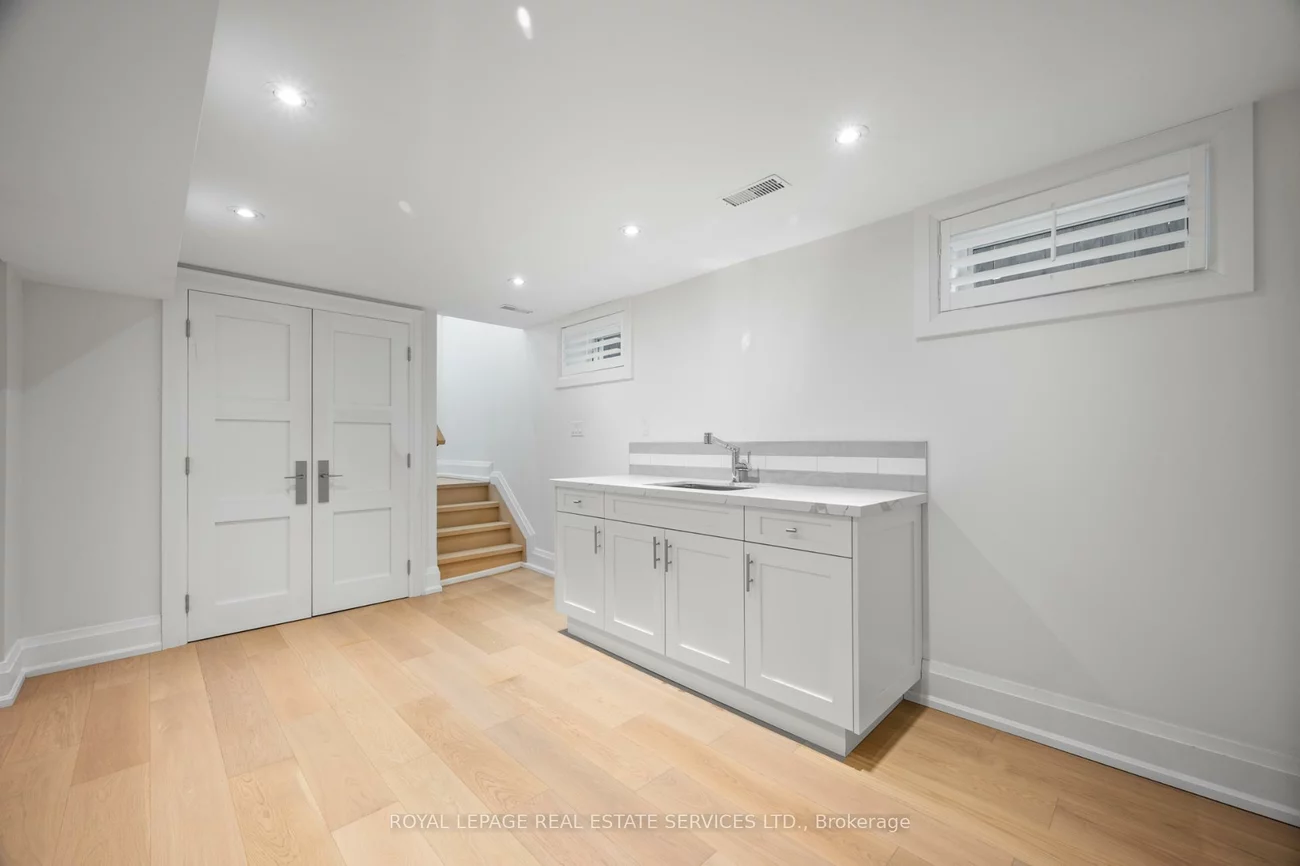 22, Fairmar, Stonegate-Queensway, Toronto