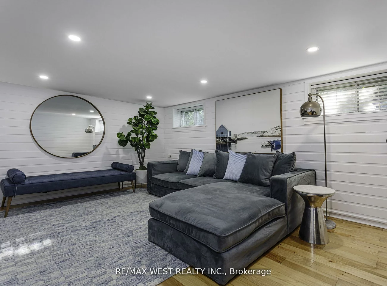 12, Brentwood, Stonegate-Queensway, Toronto