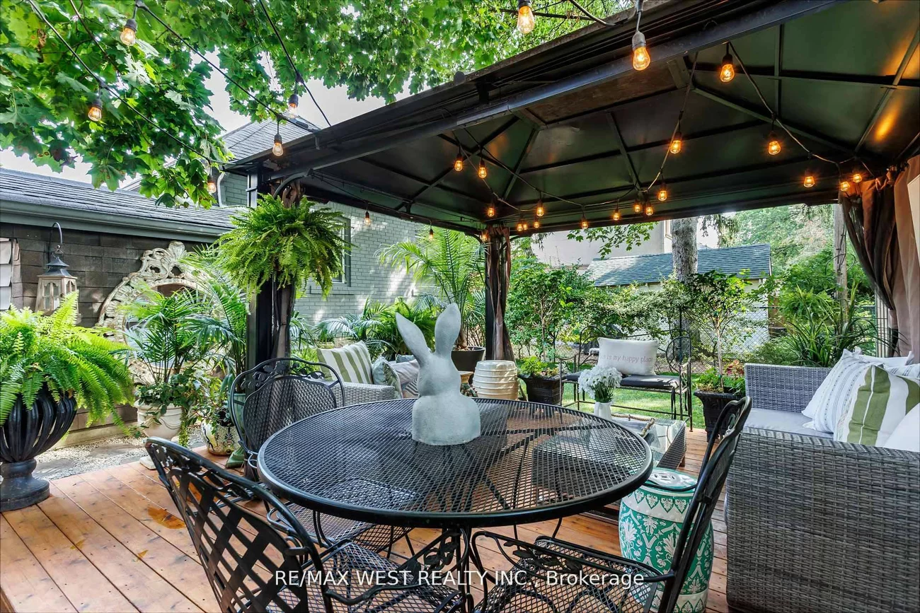 12, Brentwood, Stonegate-Queensway, Toronto