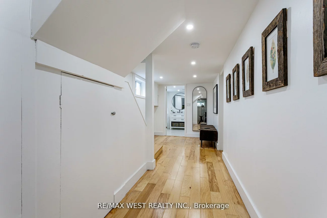 12, Brentwood, Stonegate-Queensway, Toronto