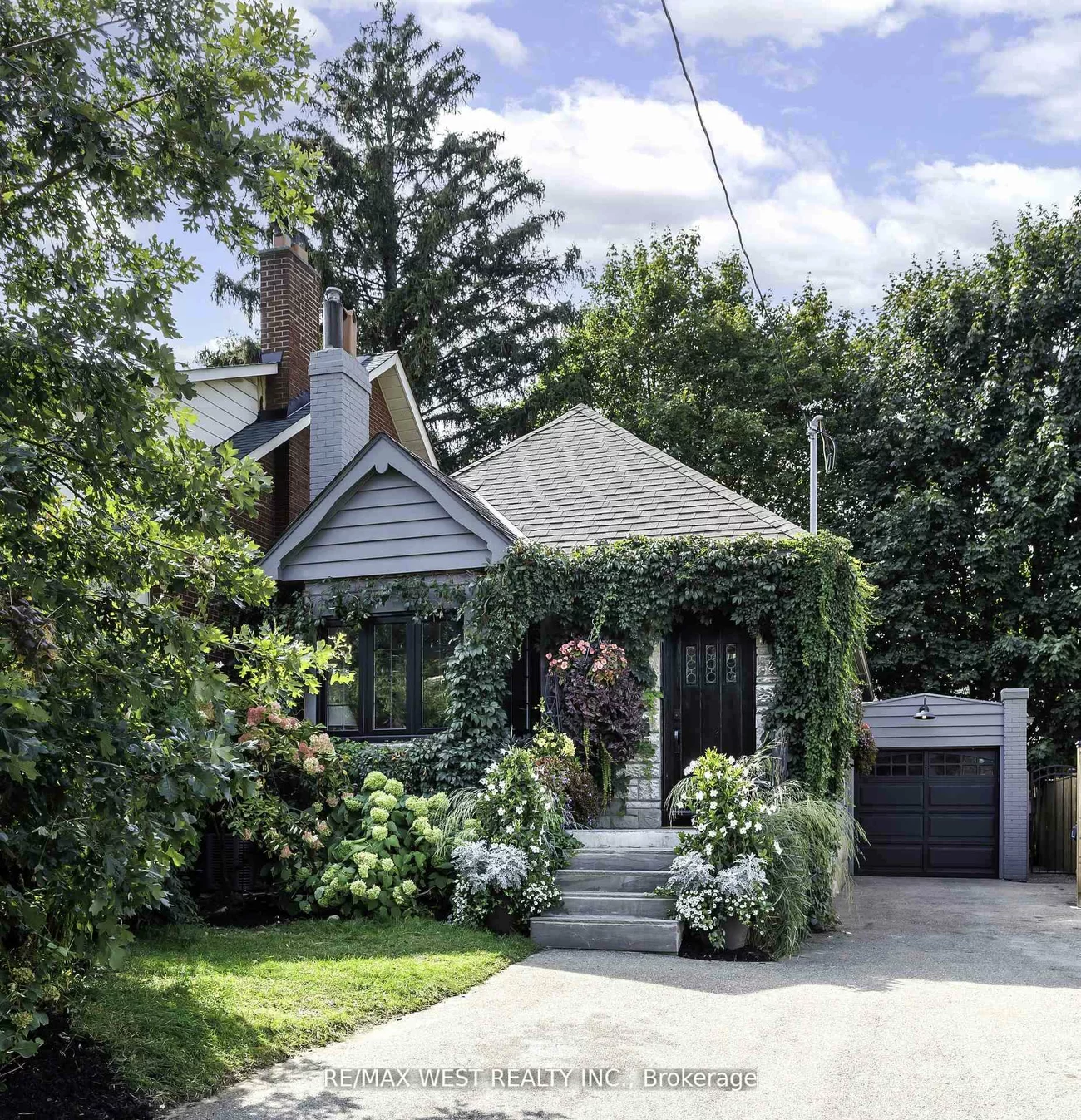 12, Brentwood, Stonegate-Queensway, Toronto