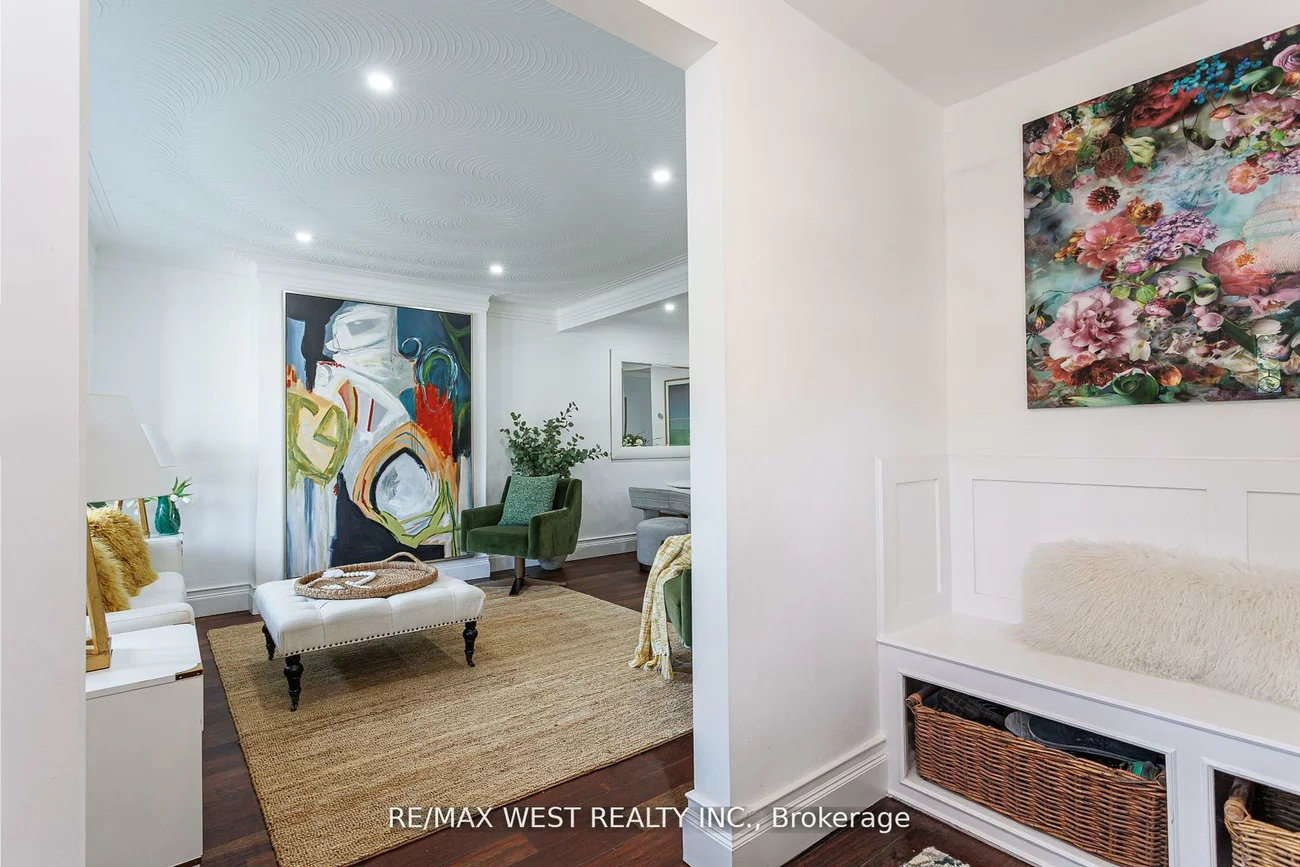 12, Brentwood, Stonegate-Queensway, Toronto