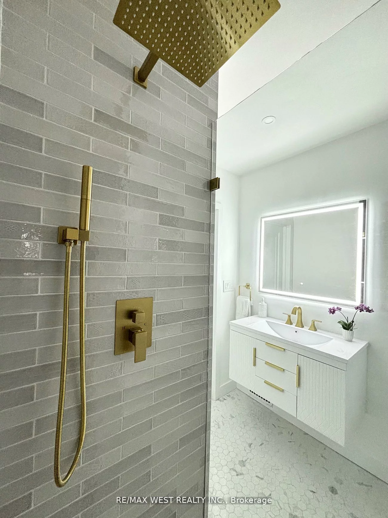 12, Brentwood, Stonegate-Queensway, Toronto