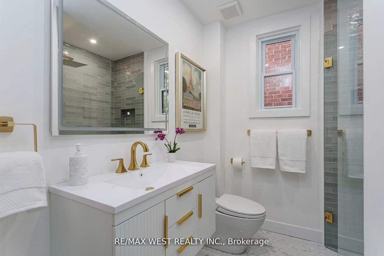 12, Brentwood, Stonegate-Queensway, Toronto