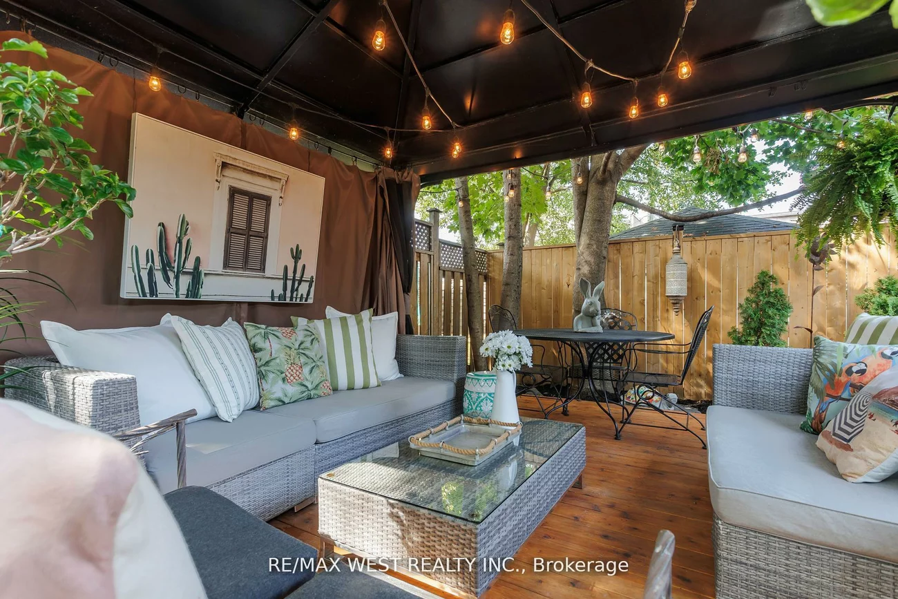 12, Brentwood, Stonegate-Queensway, Toronto