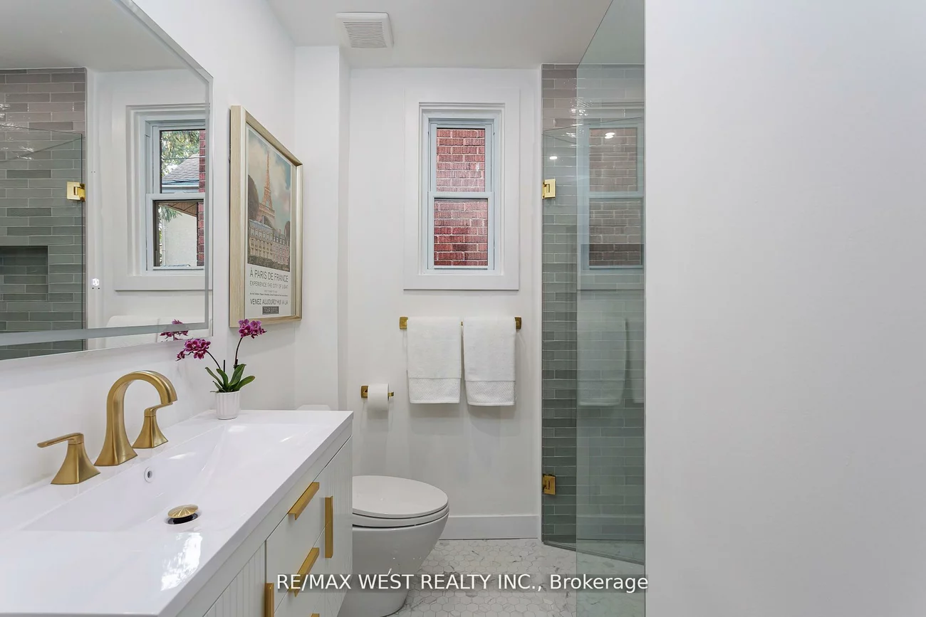 12, Brentwood, Stonegate-Queensway, Toronto