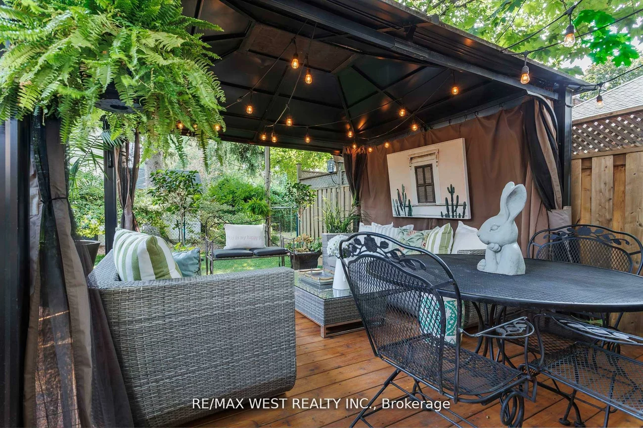 12, Brentwood, Stonegate-Queensway, Toronto