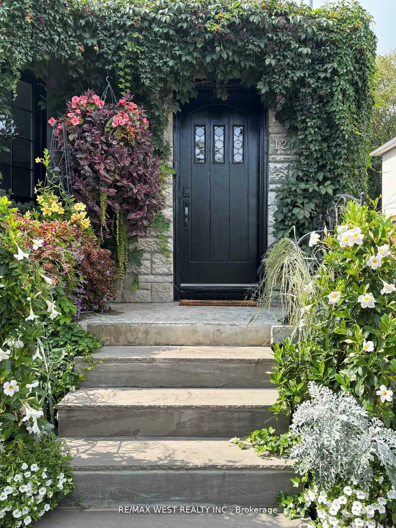 12, Brentwood, Stonegate-Queensway, Toronto