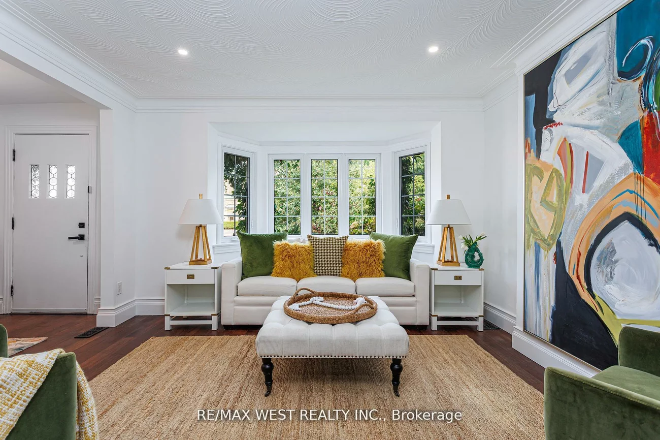 12, Brentwood, Stonegate-Queensway, Toronto