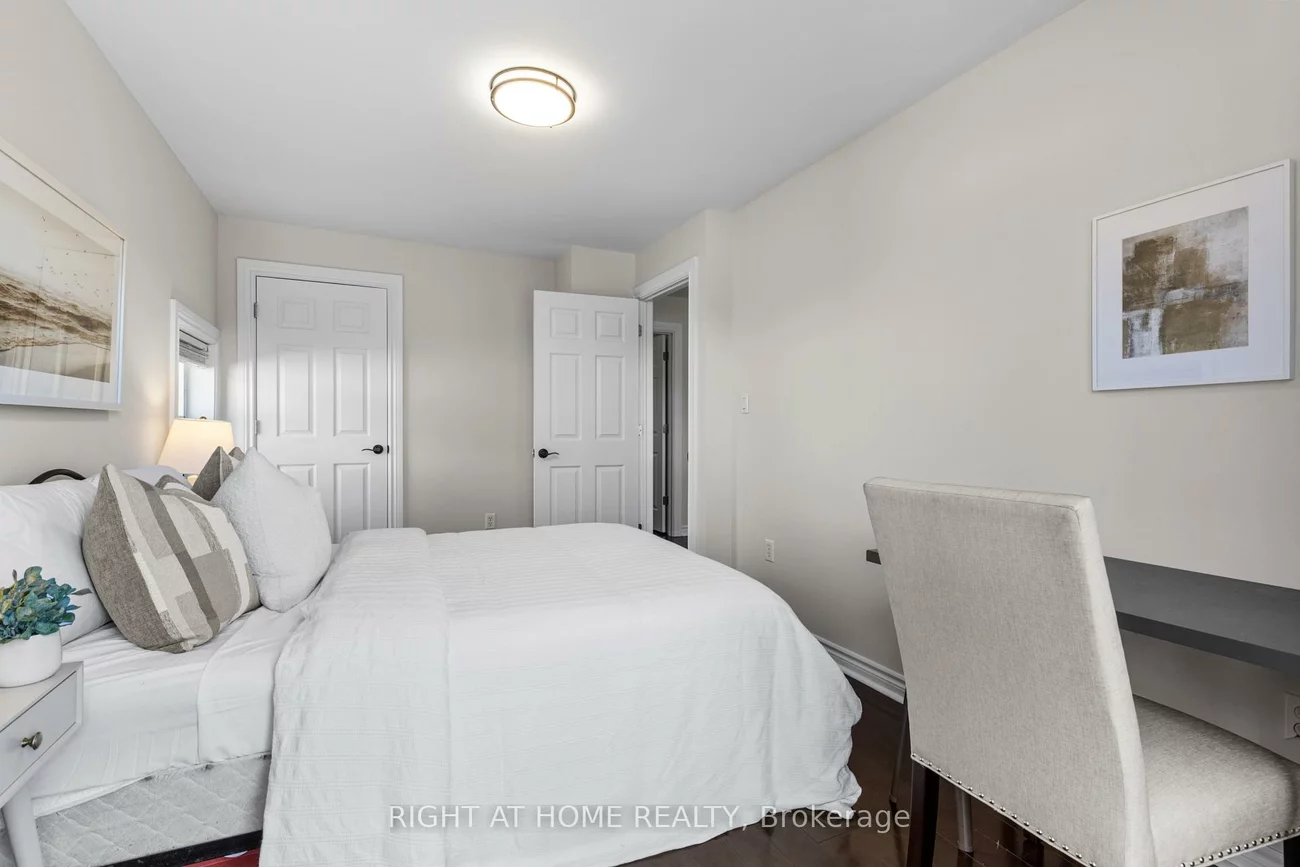 10, Haliburton, Islington-City Centre West, Toronto