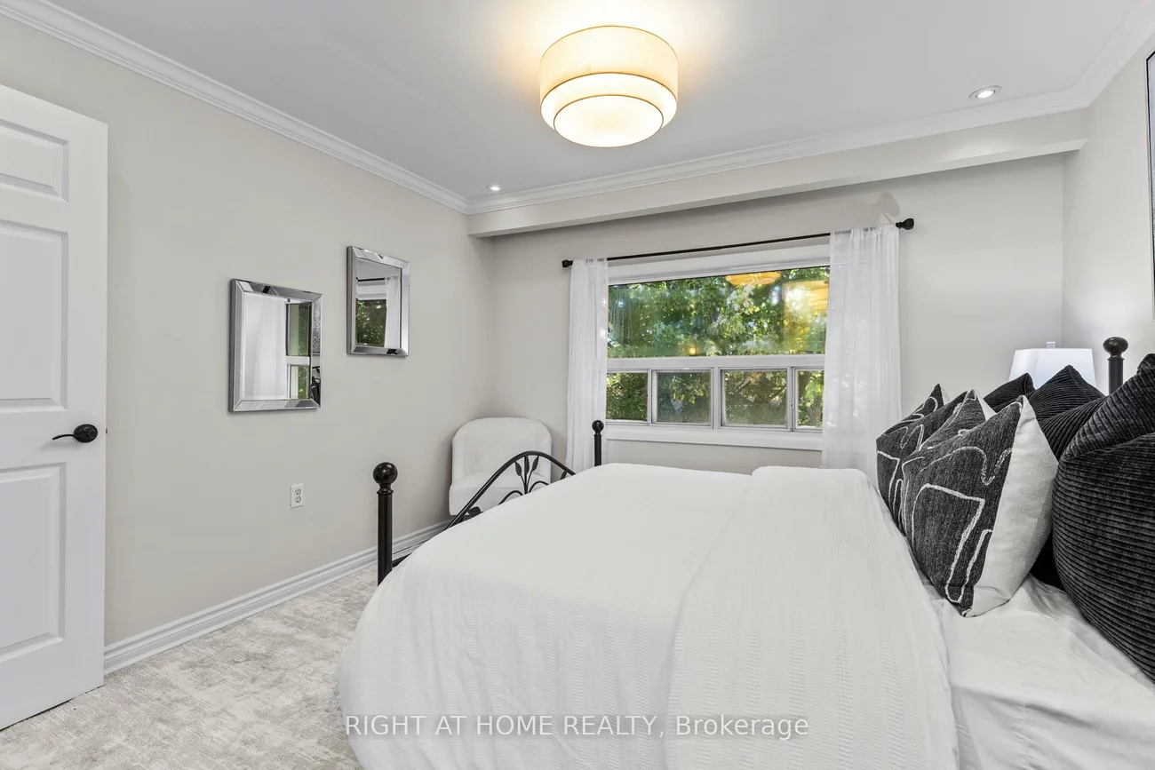 10, Haliburton, Islington-City Centre West, Toronto