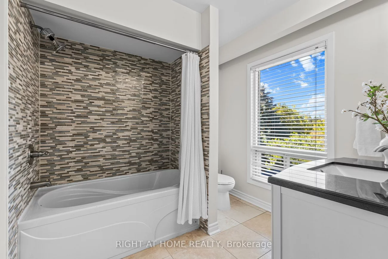 10, Haliburton, Islington-City Centre West, Toronto