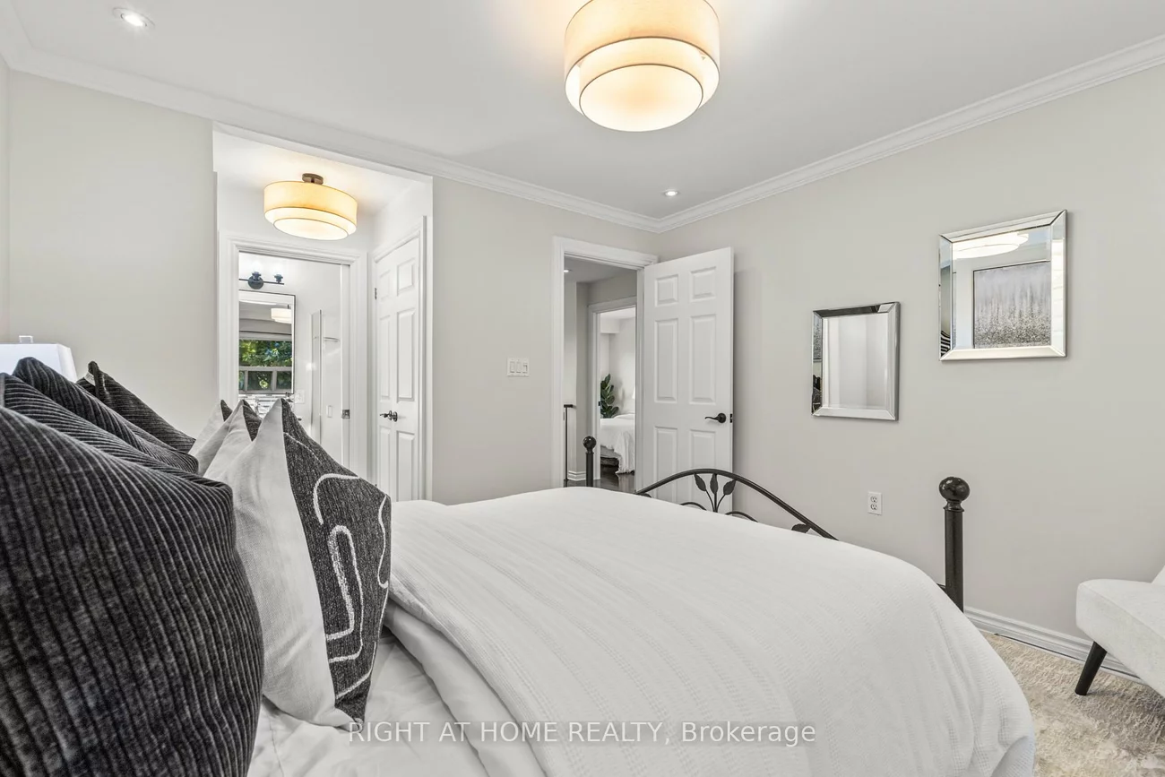 10, Haliburton, Islington-City Centre West, Toronto