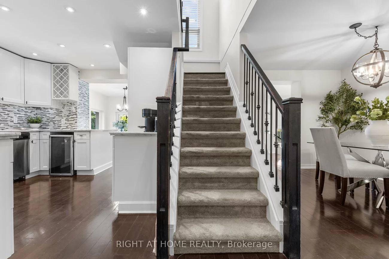 10, Haliburton, Islington-City Centre West, Toronto