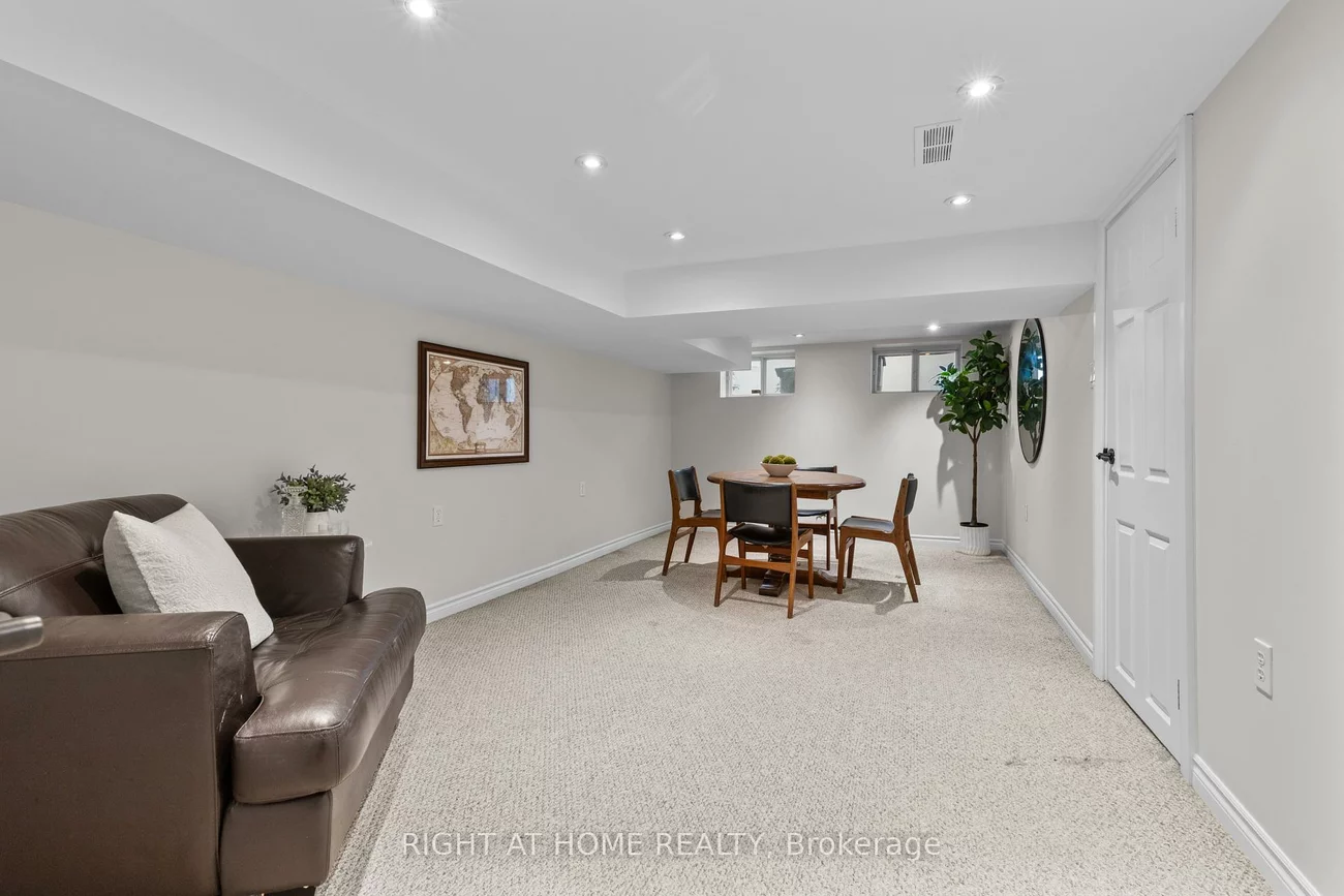 10, Haliburton, Islington-City Centre West, Toronto