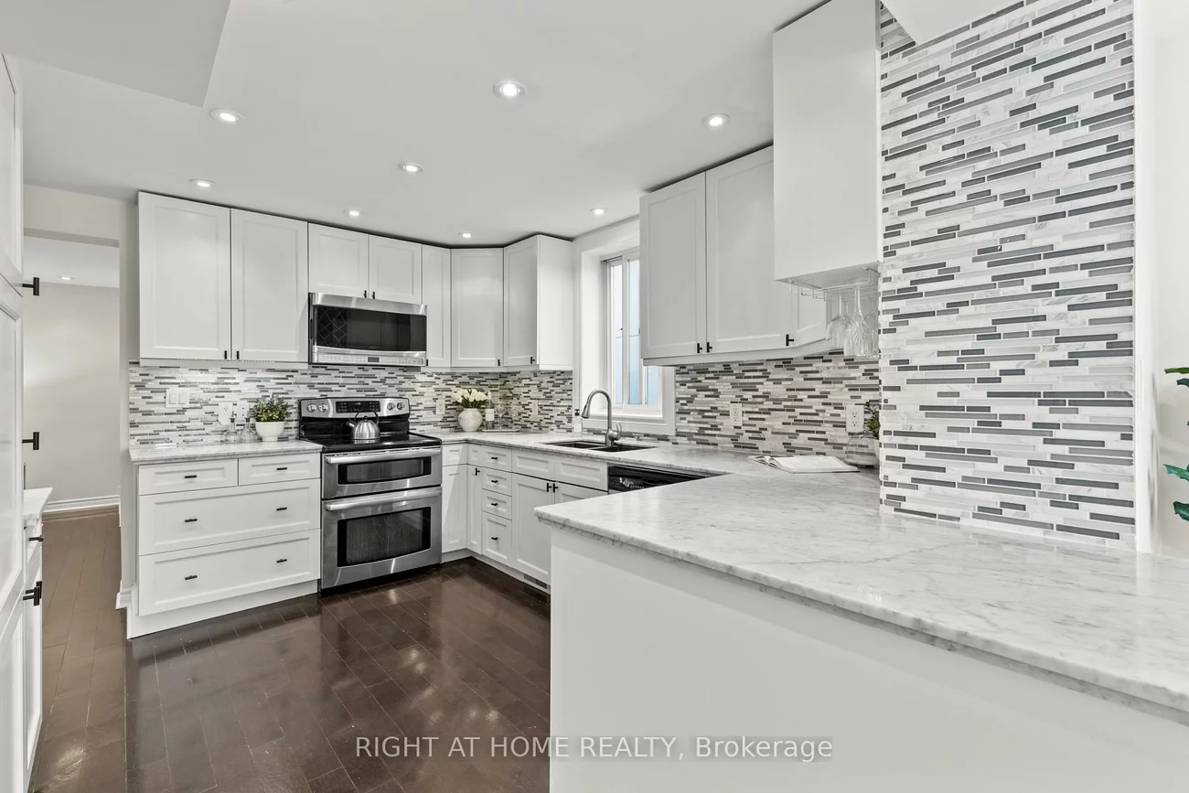 10, Haliburton, Islington-City Centre West, Toronto