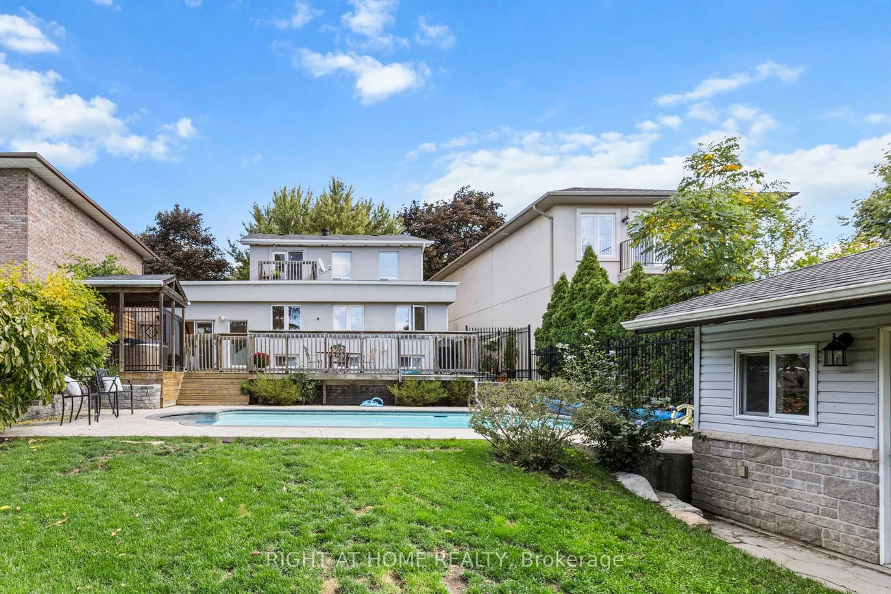 10, Haliburton, Islington-City Centre West, Toronto