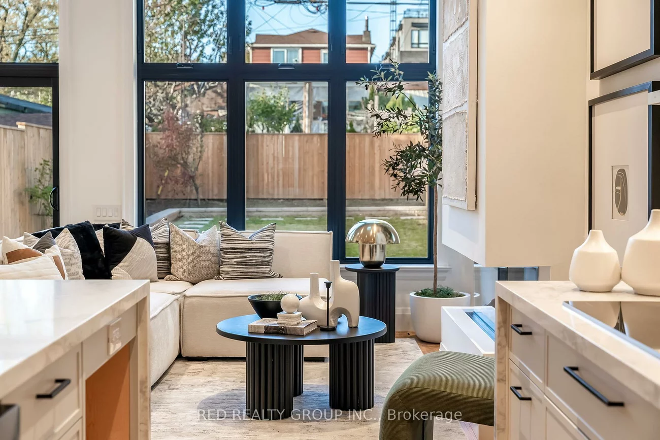 604, Ridelle, Briar Hill-Belgravia, Toronto