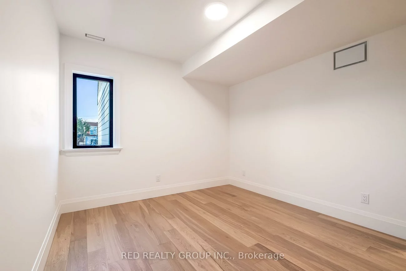 604, Ridelle, Briar Hill-Belgravia, Toronto