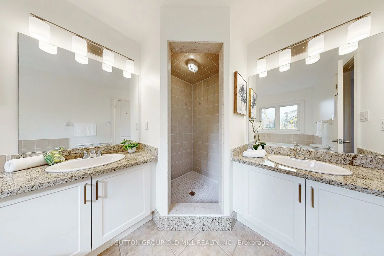 29, Yachters, Mimico, Toronto