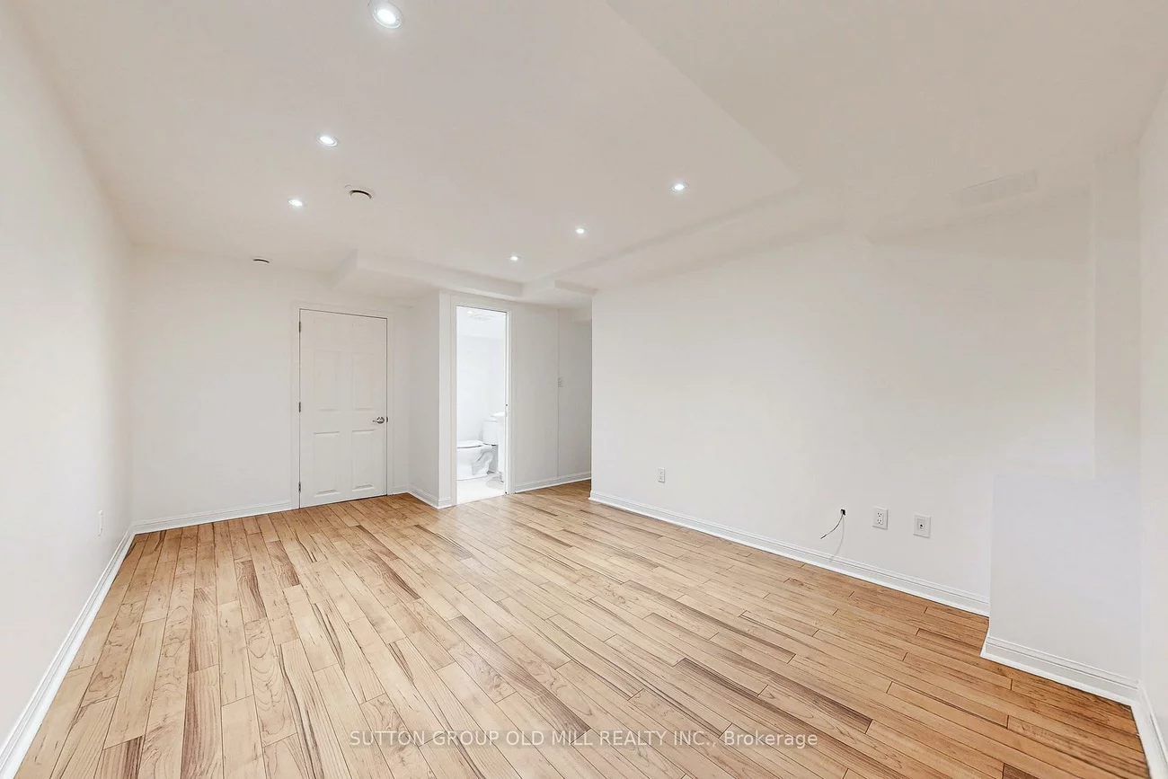 29, Yachters, Mimico, Toronto