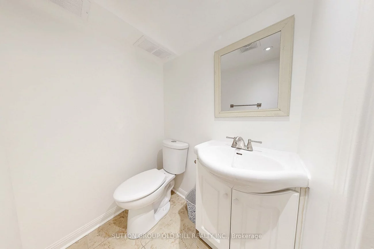 29, Yachters, Mimico, Toronto