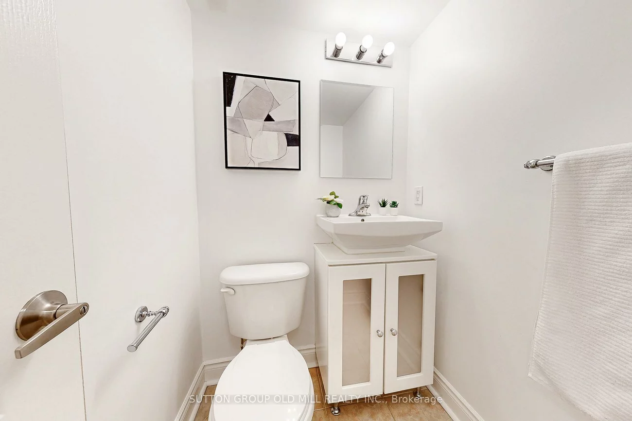 29, Yachters, Mimico, Toronto