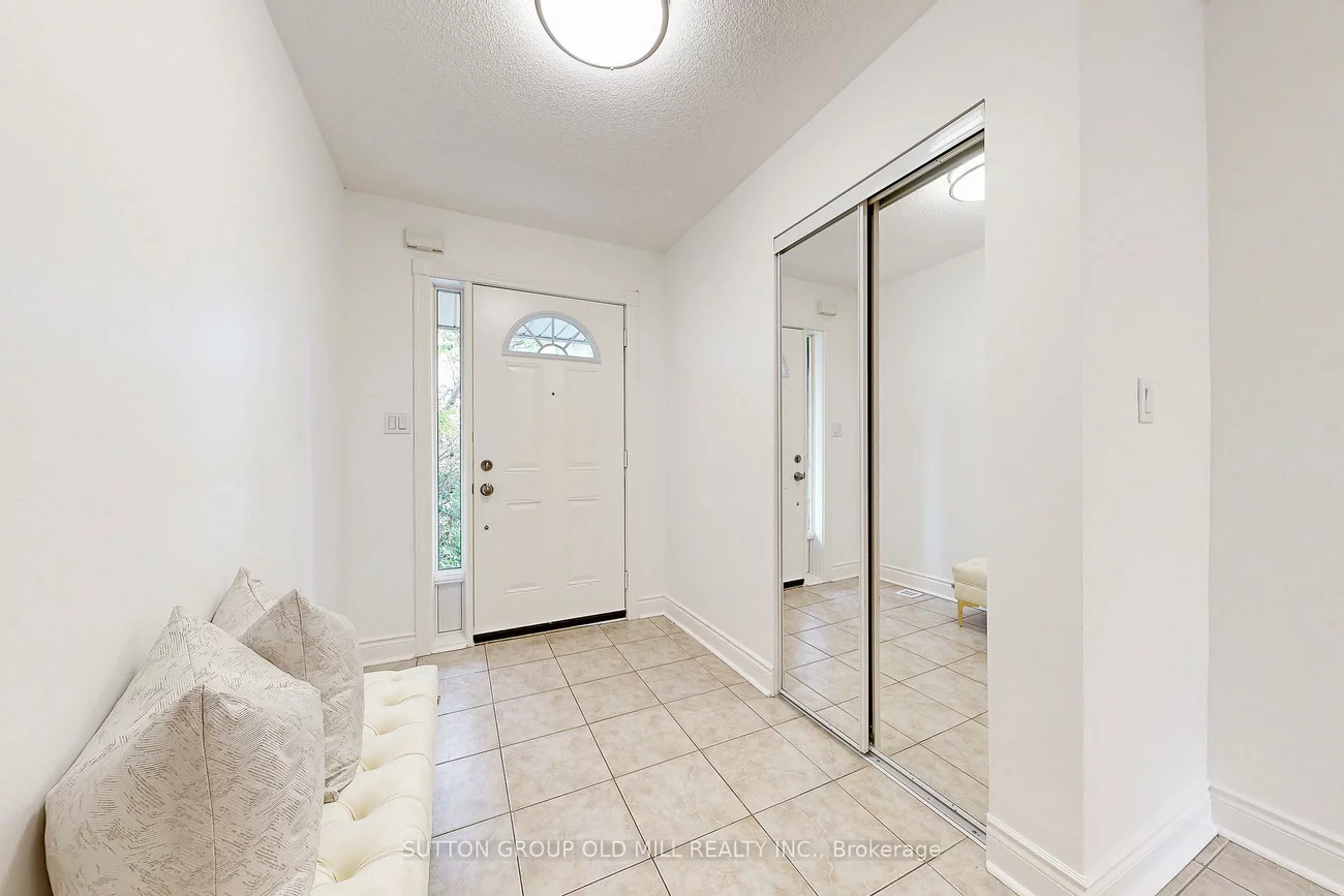 29, Yachters, Mimico, Toronto