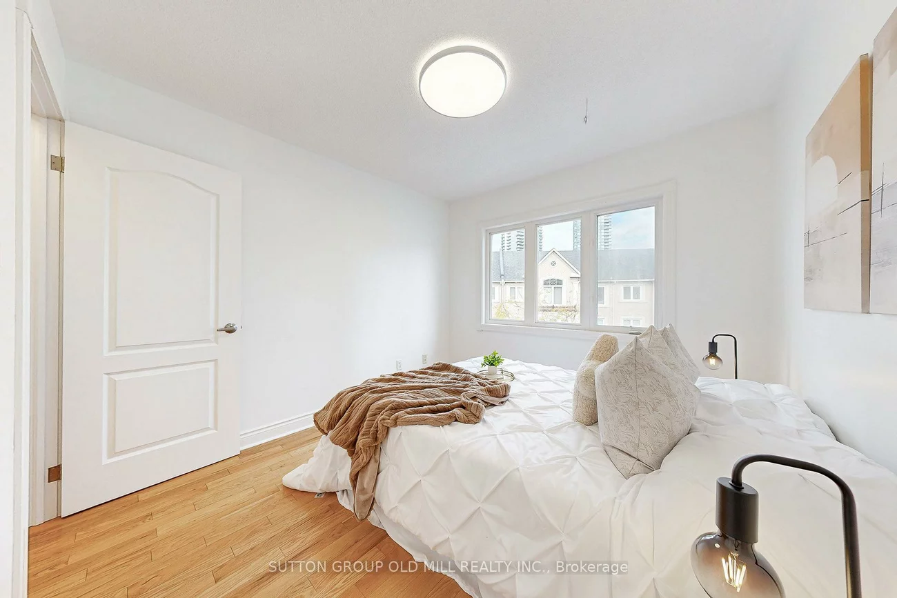 29, Yachters, Mimico, Toronto