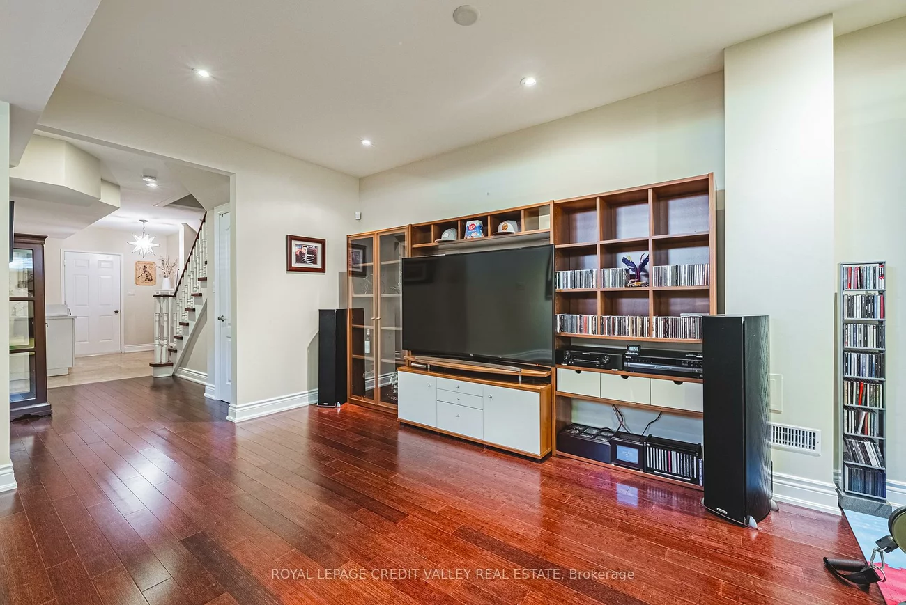 36, Lunness, Alderwood, Toronto