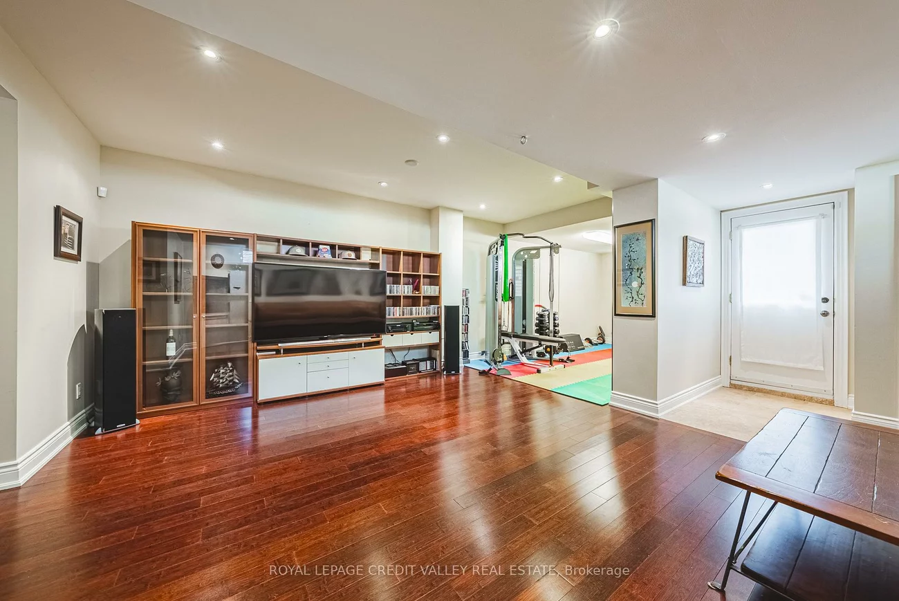 36, Lunness, Alderwood, Toronto