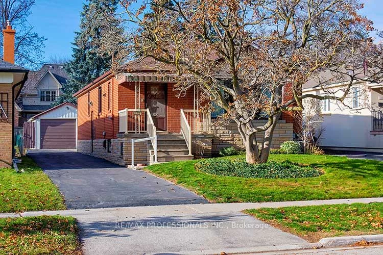 32, Northampton, Islington-City Centre West, Toronto