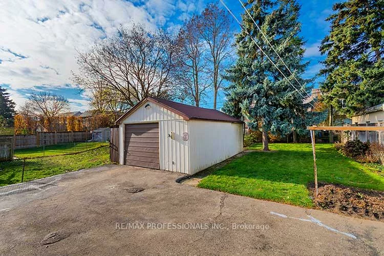 32, Northampton, Islington-City Centre West, Toronto