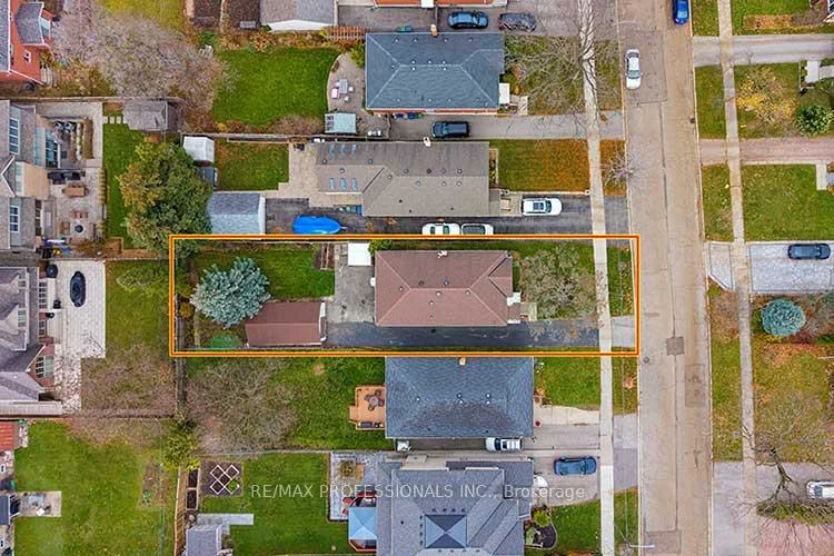 32, Northampton, Islington-City Centre West, Toronto