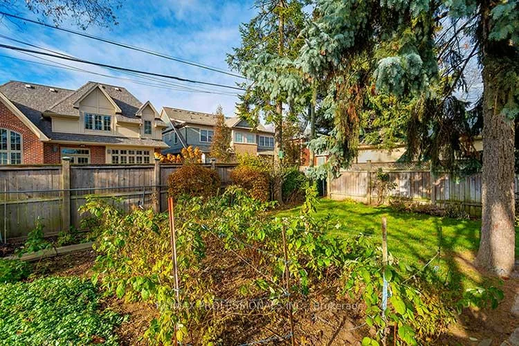 32, Northampton, Islington-City Centre West, Toronto