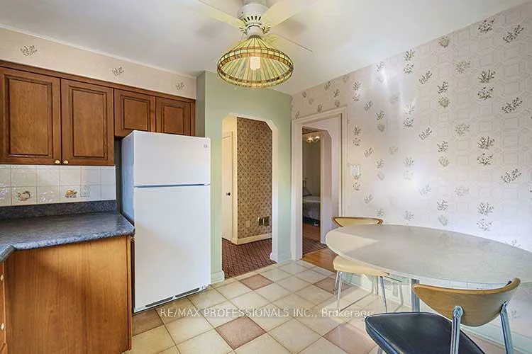 32, Northampton, Islington-City Centre West, Toronto