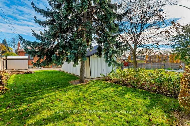 32, Northampton, Islington-City Centre West, Toronto