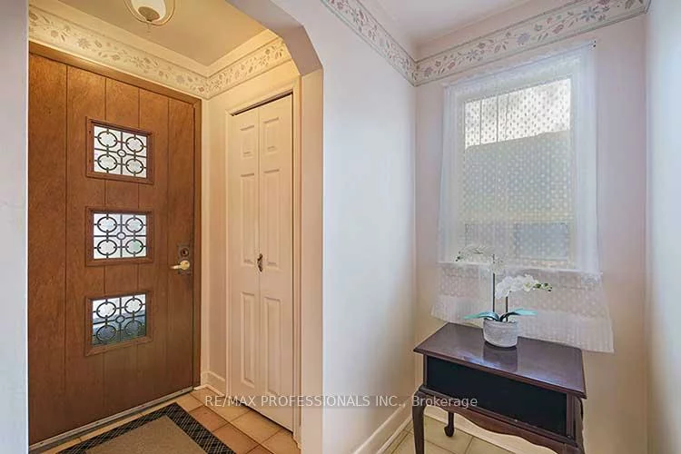 32, Northampton, Islington-City Centre West, Toronto