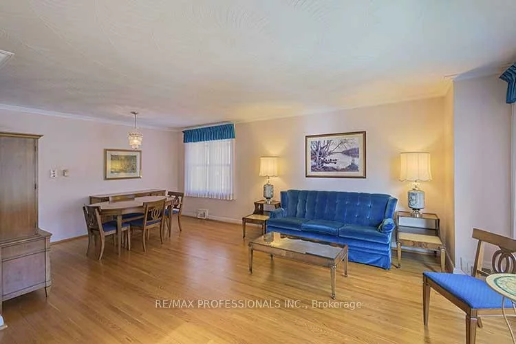 32, Northampton, Islington-City Centre West, Toronto