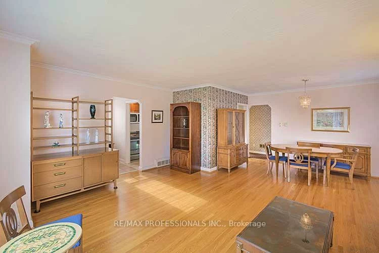 32, Northampton, Islington-City Centre West, Toronto