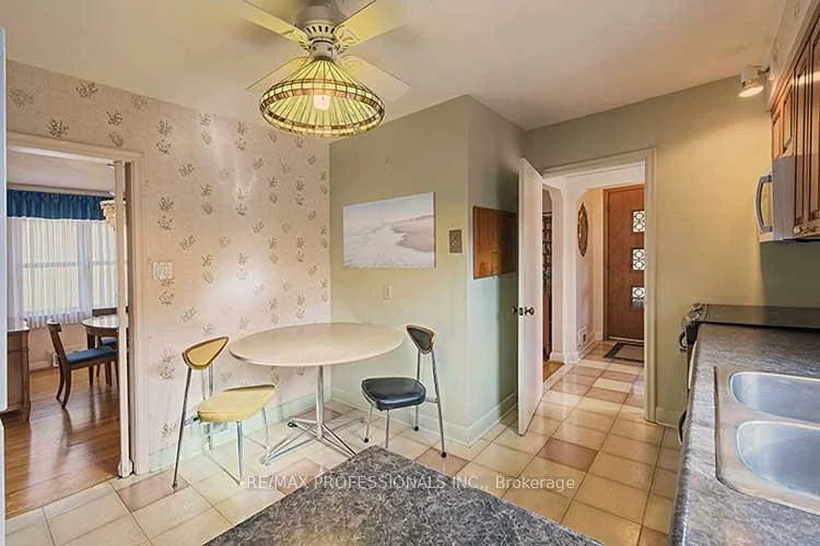 32, Northampton, Islington-City Centre West, Toronto